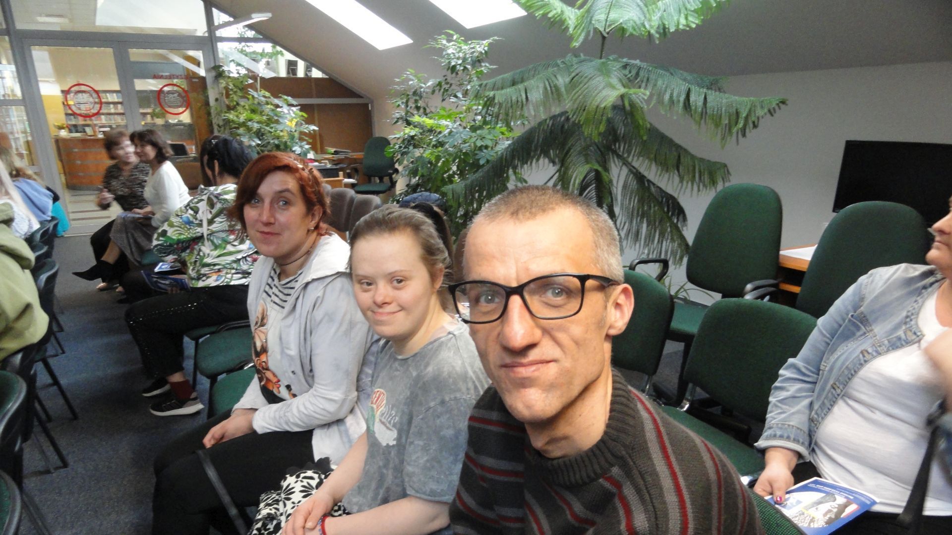 Uczestnicy podczas wystawy w Bibliotece Pedagogicznej w Mińsku Mazowieckim. 