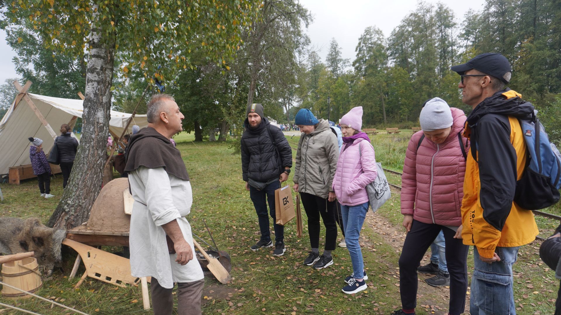 Uczestnicy podczas V Festynu Archeologicznego ''Kierunek Grodzisko!'' w Mrozach.