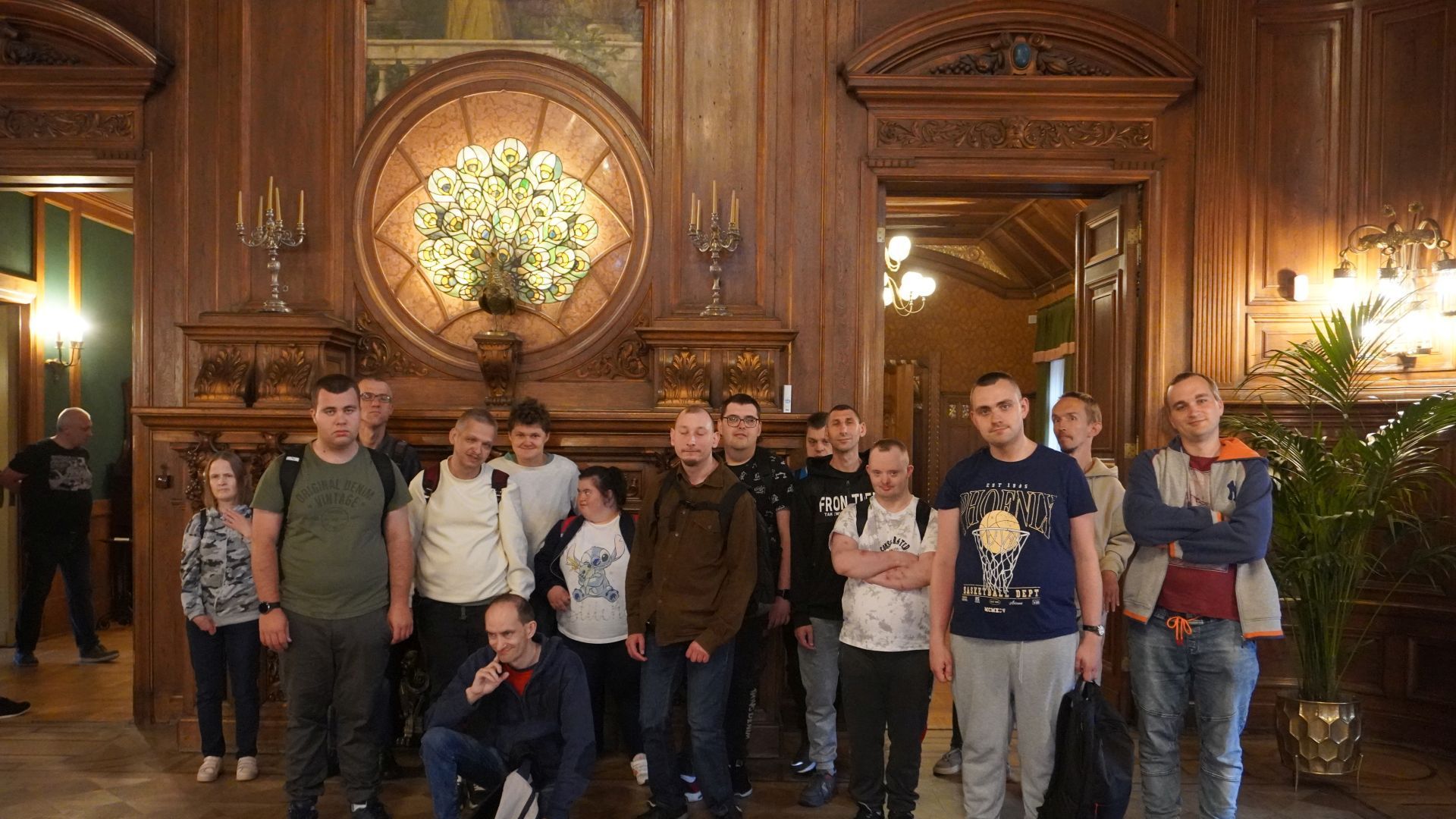 Uczestnicy podczas zwiedzania Muzeum Miasta Łódź.