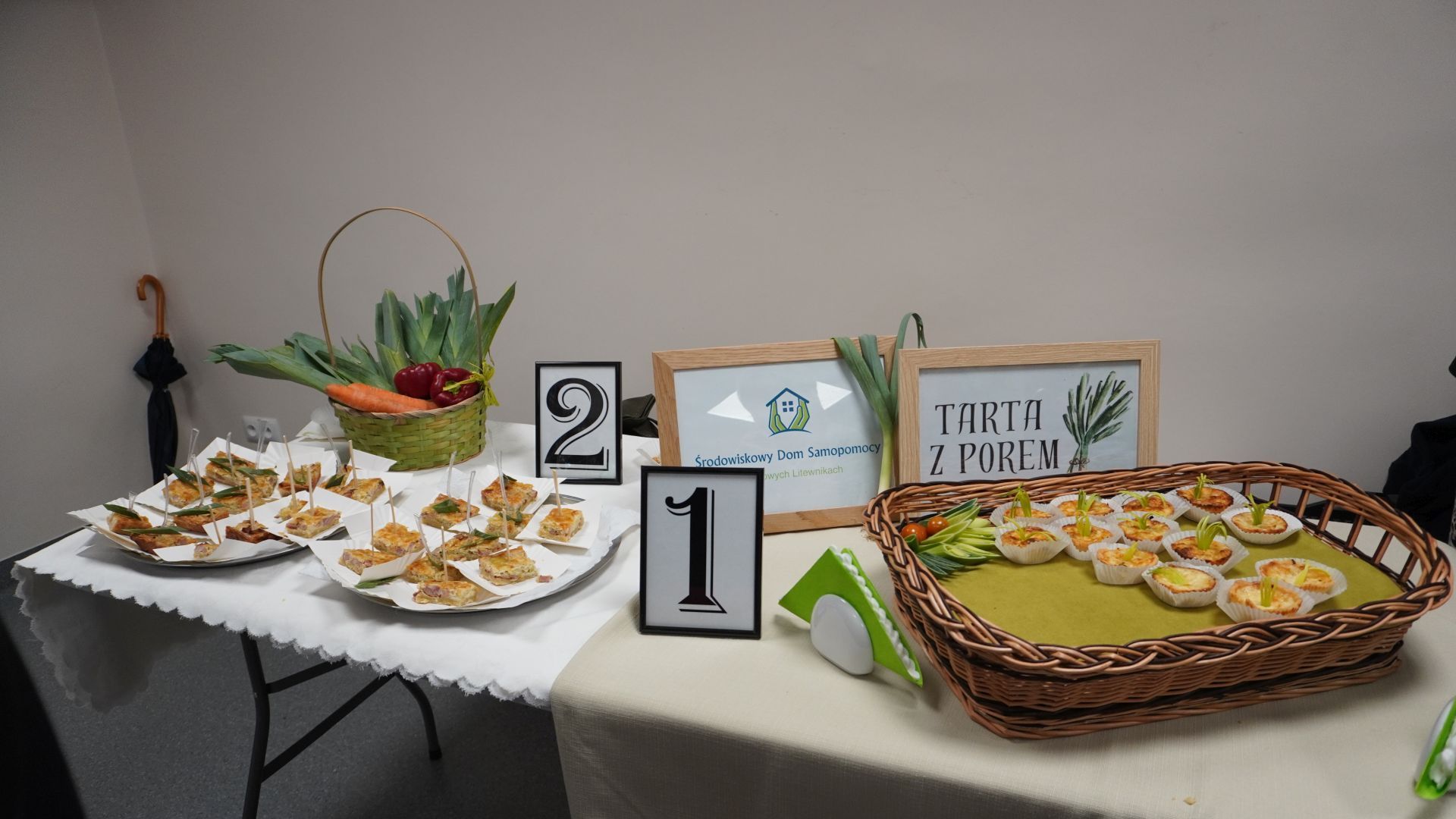 Stanowisko degustacyjne podczas Święta Warzywa ''Dzień Pora'' w ŚDS w Siedlcach.