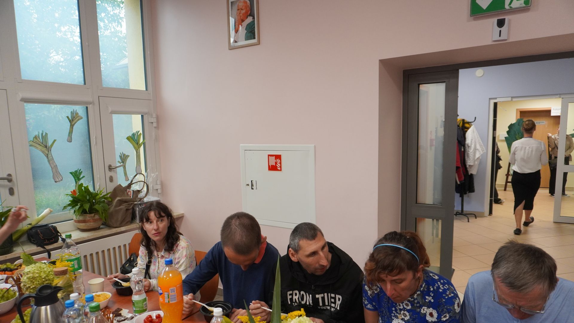 Poczęstunek podczas Święta Warzywa ''Dzień Pora'' w ŚDS w Siedlcach.