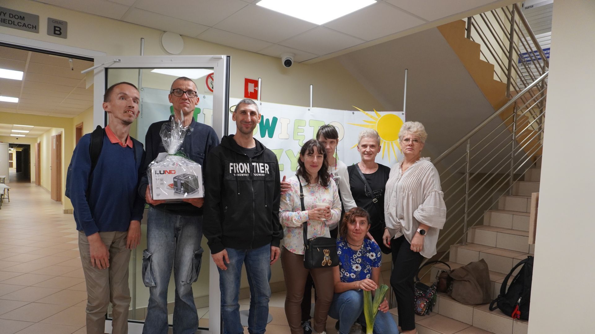 Zdjęcie grupowe reprezentacji naszego ośrodka podczas Święta Warzywa ''Dzień Pora'' w ŚDS w Siedlcach.