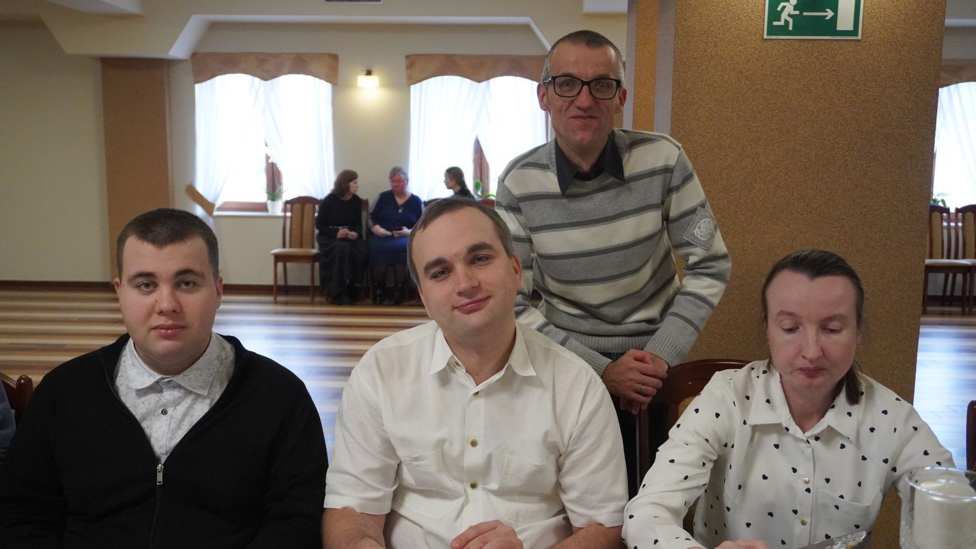 Uczestnicy PŚDS podczas posiłku na spotkaniu opłatkowym 2025.