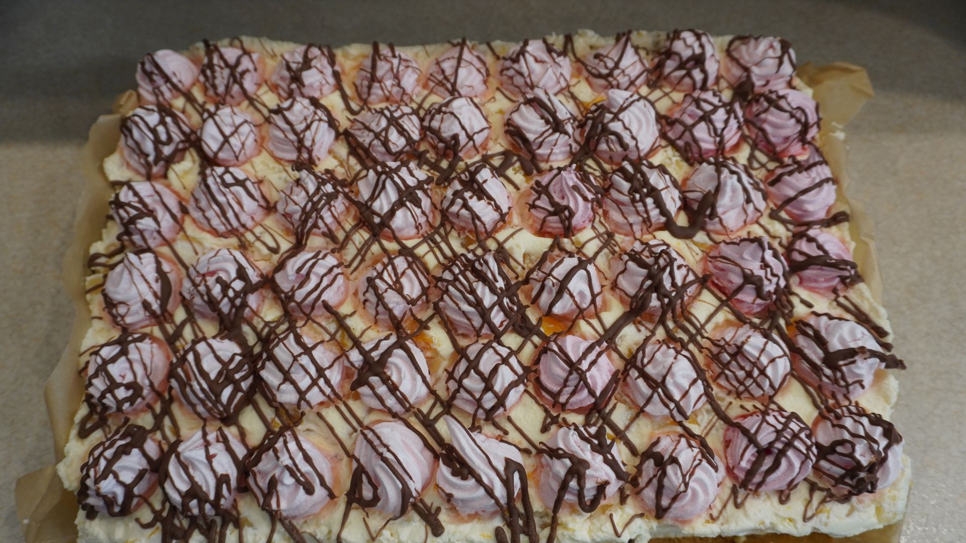 Ciasto przygotowane w pracowni kulinarnej na Dzień Kobiet i Mężczyzn.