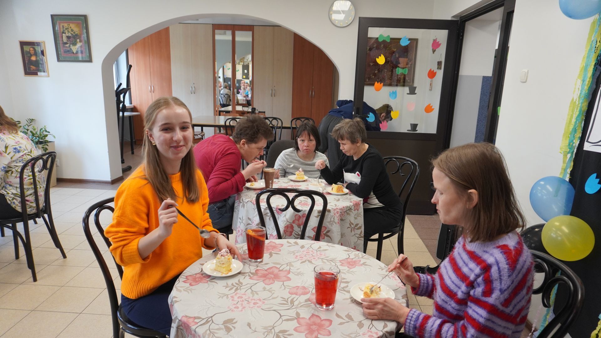 Świętowanie Dnia Kobiet i Mężczyzn w Art.-kawiarni.
