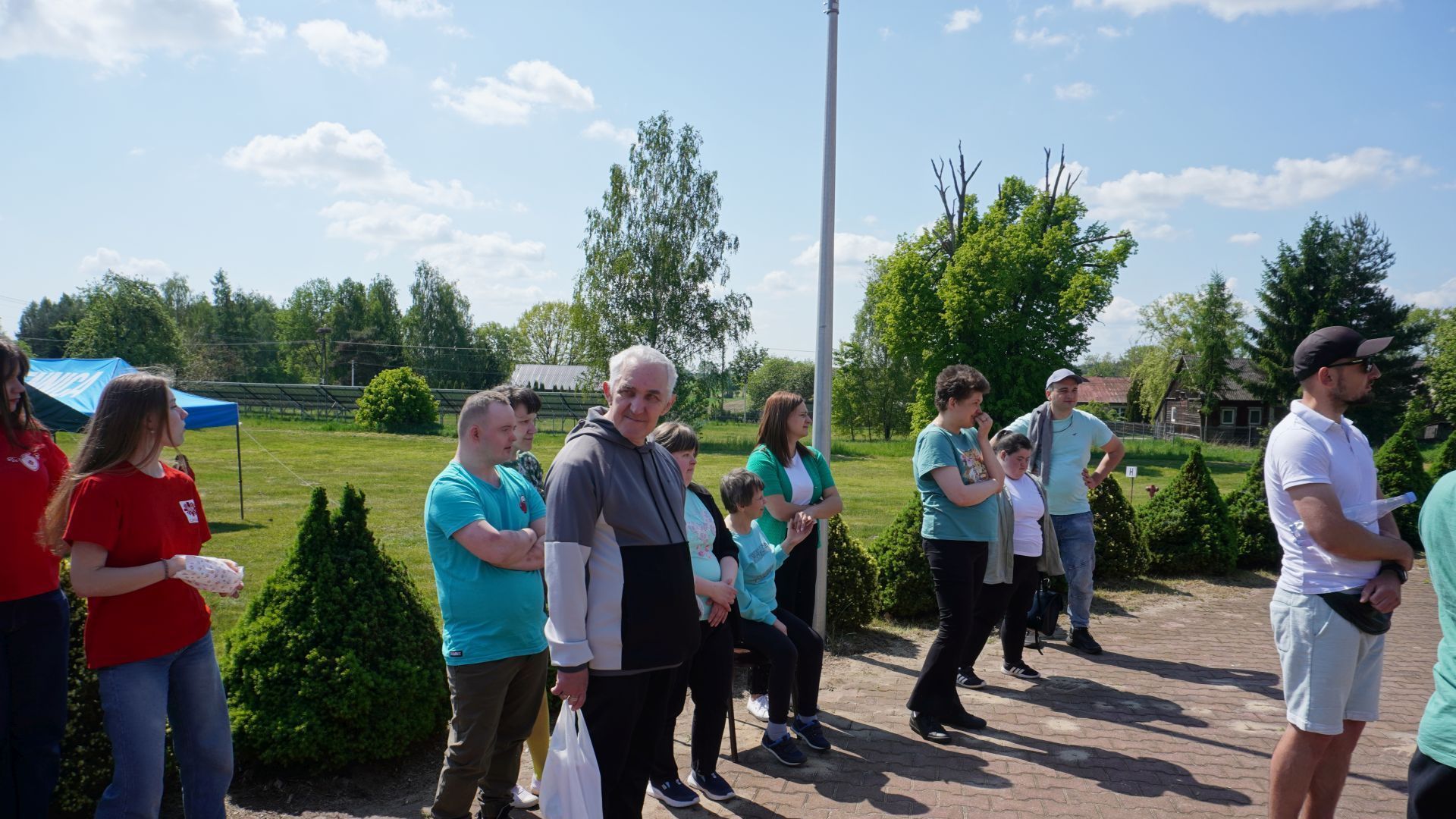 Uczestnicy naszego Domu podczas Pikniku Rodzinnego w DPS w Kątach.