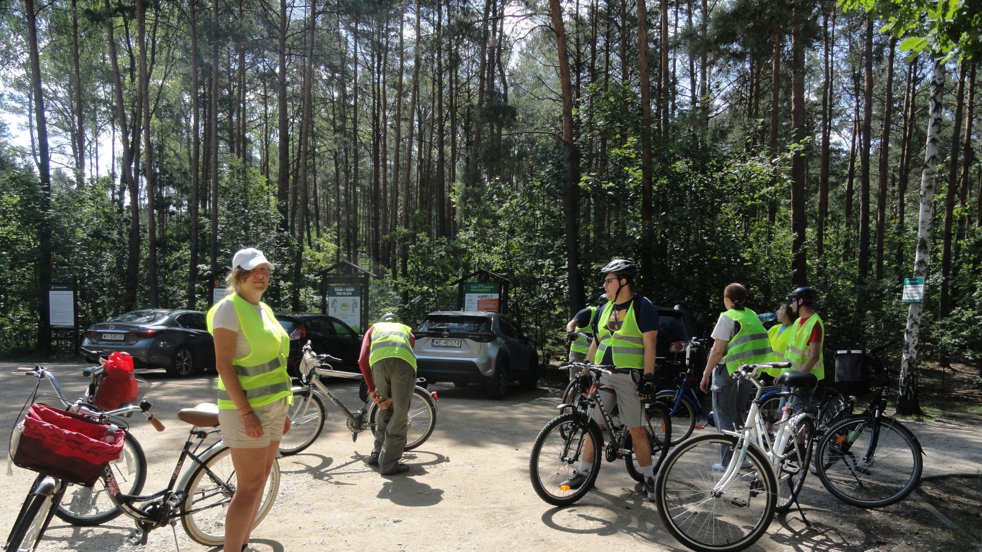 Uczestnicy naszego Domu podczas wycieczki rowerowej.